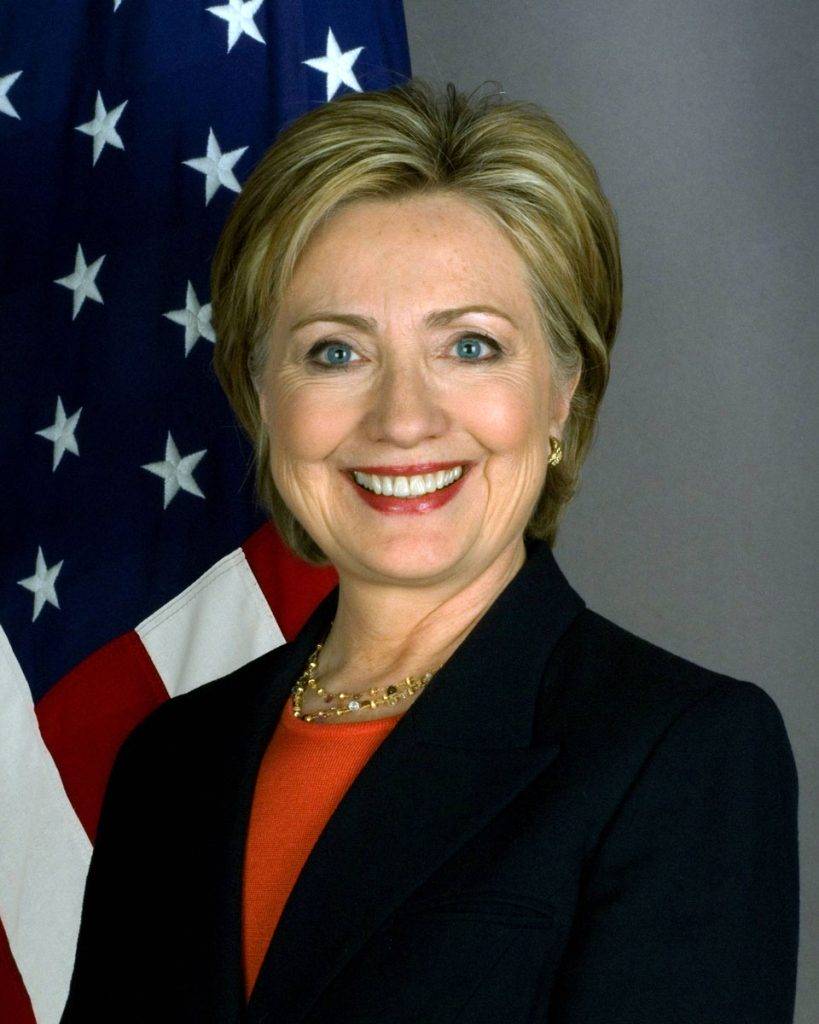 Official portrait of Hillary Clinton against a US flag