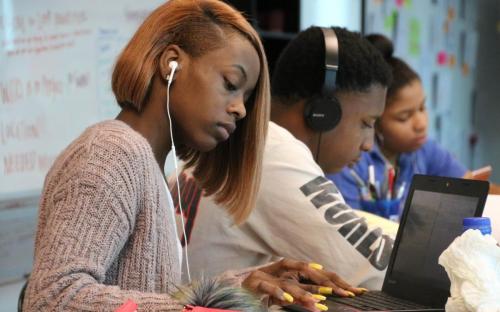 Shakira Porter, 17, is a senior at Wingfield High School. In early 2017, she participated in YMP as part of Wingfield’s FAME program. She was a student moderator during Jackson’s first youth mayoral forum held in spring 2017. She joined the YMP summer program to continue her reporting on crime in the city of Jackson. 